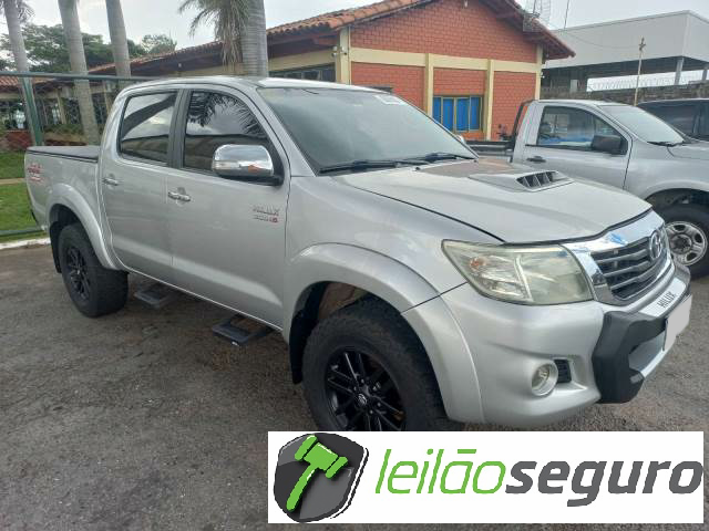 LOTE 006 HILUX CD SRV 3.0 D-4D TURBO 2014