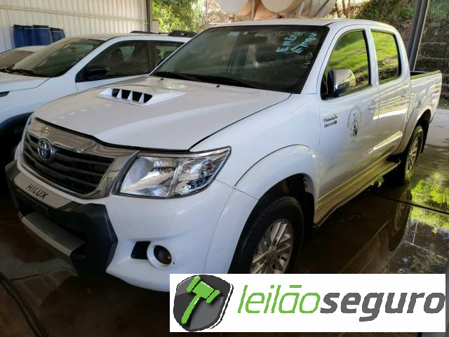 LOTE 012 TOYOTA HILUX CD 2014