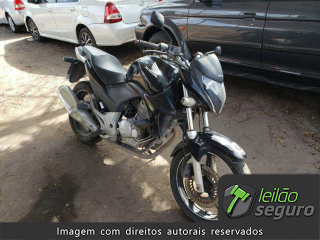 LOTE 013 - HONDA CB 300 R 2014